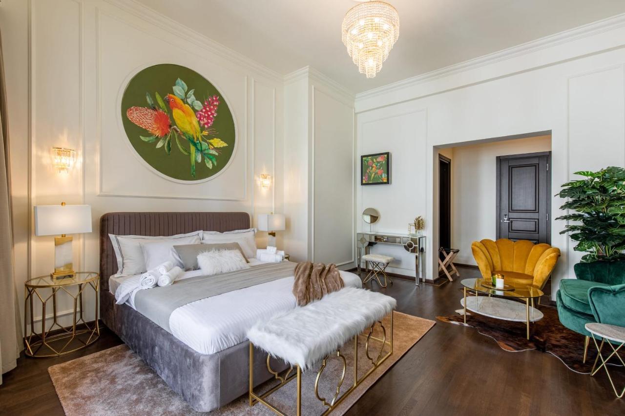 Holt Old Town Luxury Suites With Balcony Bucharest Exterior photo