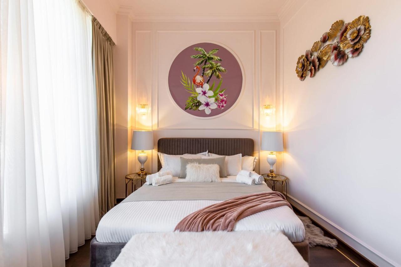 Holt Old Town Luxury Suites With Balcony Bucharest Exterior photo