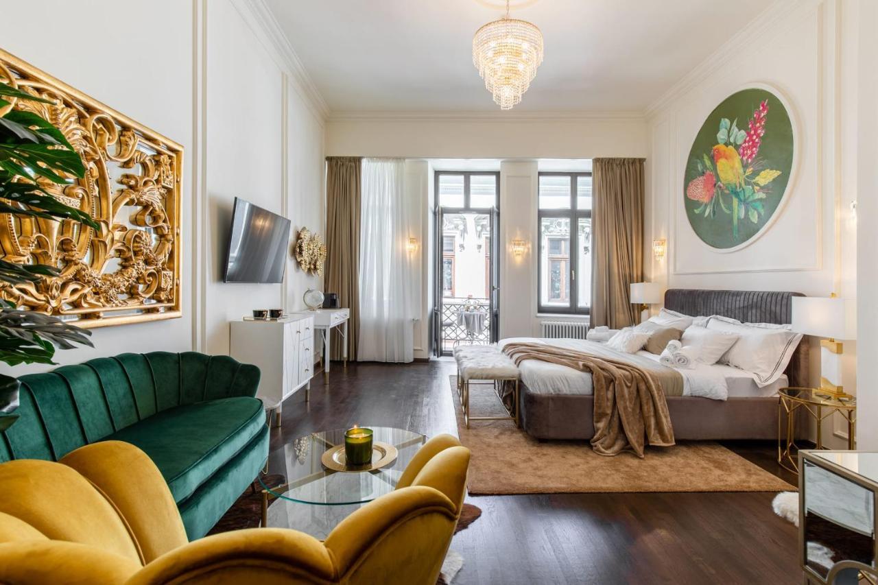 Holt Old Town Luxury Suites With Balcony Bucharest Exterior photo