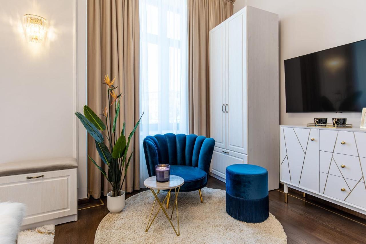 Holt Old Town Luxury Suites With Balcony Bucharest Exterior photo