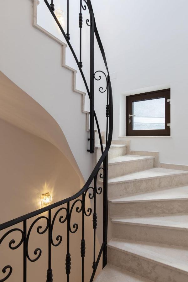 Holt Old Town Luxury Suites With Balcony Bucharest Exterior photo