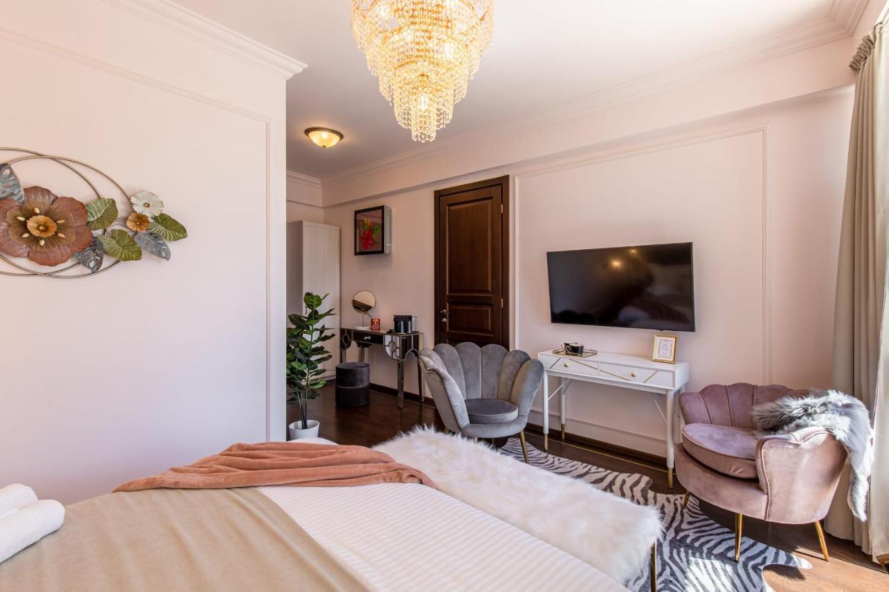 Holt Old Town Luxury Suites With Balcony Bucharest Exterior photo
