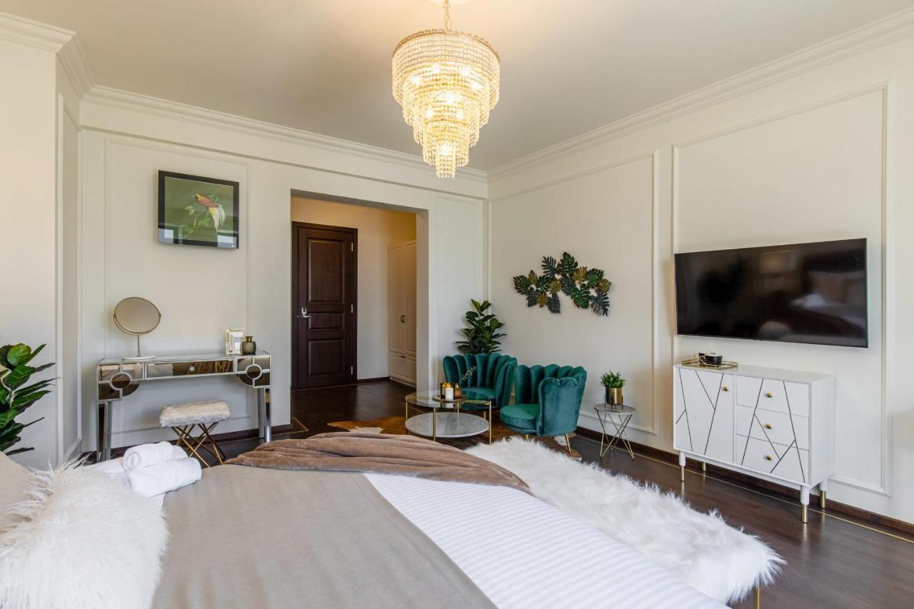 Holt Old Town Luxury Suites With Balcony Bucharest Exterior photo