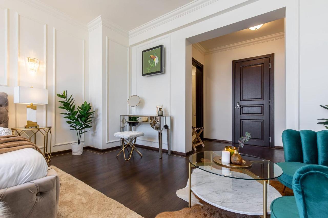 Holt Old Town Luxury Suites With Balcony Bucharest Exterior photo
