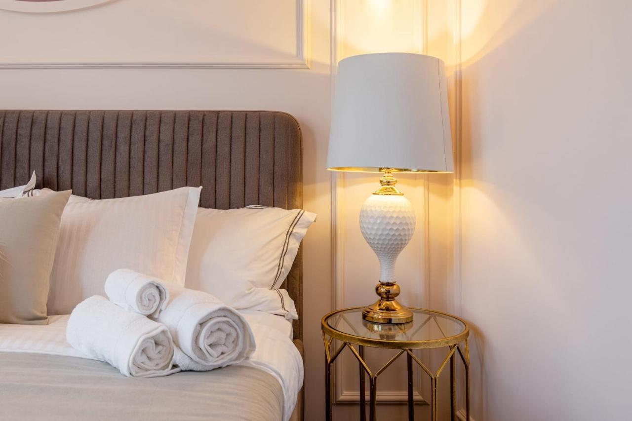 Holt Old Town Luxury Suites With Balcony Bucharest Exterior photo