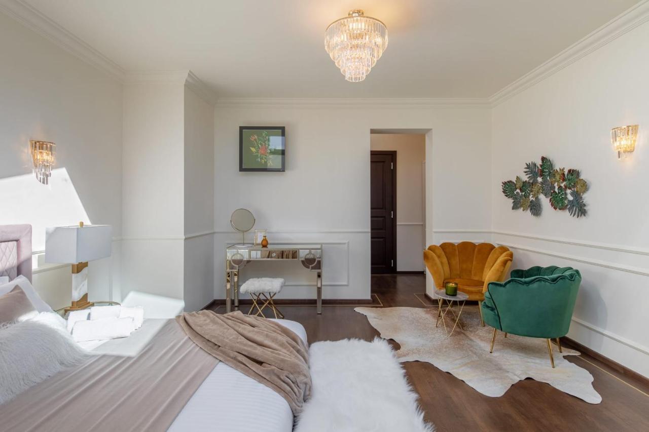 Holt Old Town Luxury Suites With Balcony Bucharest Exterior photo