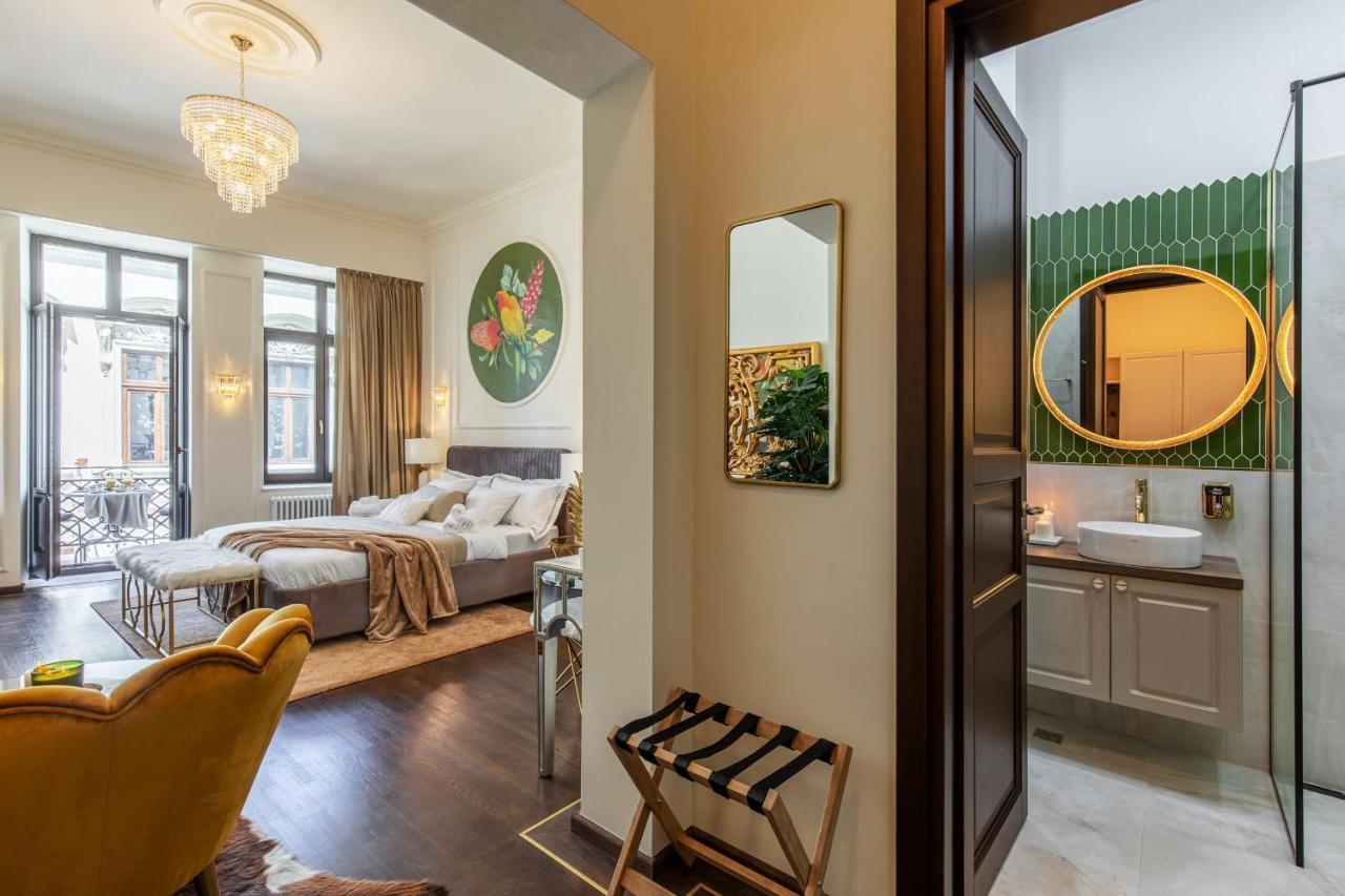 Holt Old Town Luxury Suites With Balcony Bucharest Exterior photo