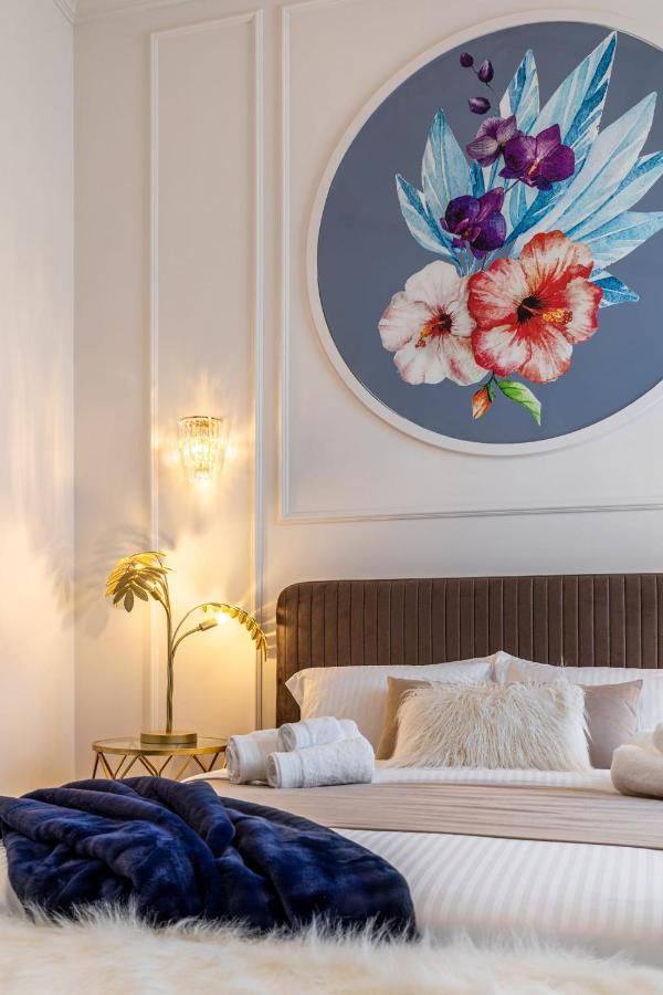 Holt Old Town Luxury Suites With Balcony Bucharest Exterior photo